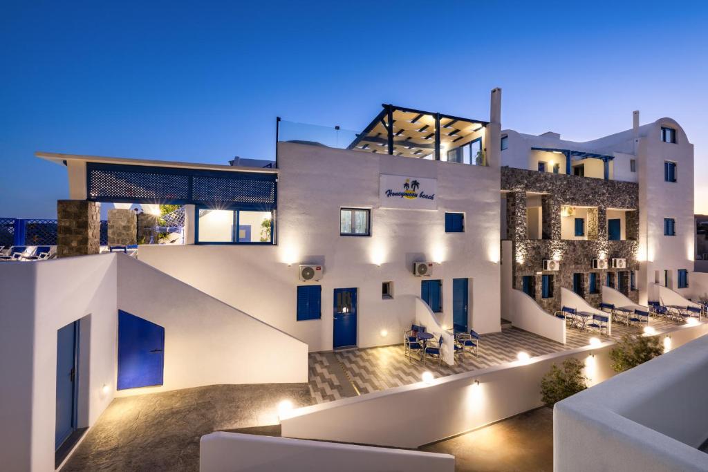 Honeymoon Beach Studios at night